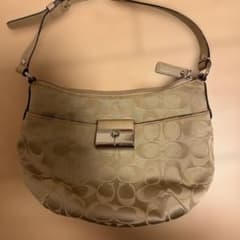 COACH シグネチャー ショルダーバッグ ベージュ系のサムネイル