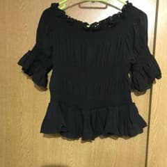 GW中お値下げ致しました。黒のブラウスのサムネイル
