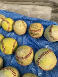 硬式ソフトボール 練習球 39個のサムネイル