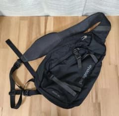 patagonia Atom 8L ブラック スリングバッグのサムネイル