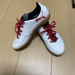 Puma フットサルシューズ ホワイト/レッド　21.5cmのサムネイル