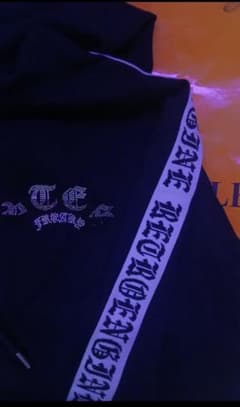 ラインストーン装飾 ロゴ パーカー ブラックのサムネイル