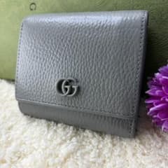 【美品】グッチ 二つ折り財布 グレー マーモント GGエンブレム レディース 美品】グッチ 二つ折り財布 グレー マーモント GGエンブレム