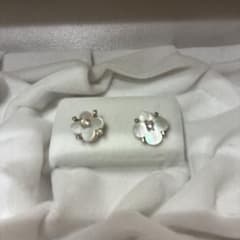 プラスヴァンドーム　ピアス　白蝶貝のサムネイル