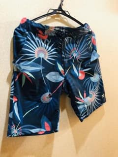 値下げしました　ビラボン　ハーフパンツ　BILLABONGのサムネイル