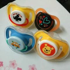 おしゃぶり4個セットのサムネイル