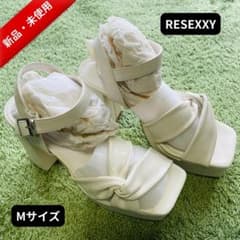 【未使用品・箱付】RESEXXY リゼクシー ツイスト厚底サンダル 白 Mサイズのサムネイル