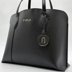 美品✨フルラ トートバッグ ヴィットリア 現行ロゴ レザー チャーム 黒