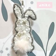 オ*ー様 ビーズ刺繍うさぎ ブローチ キーホルダーのサムネイル