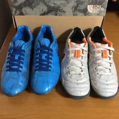 サッカースパイク青、フットサルシューズグレー　24.5cmのサムネイル
