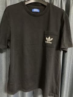 アディダスオリジナルス　黒ポケットTシャツのサムネイル