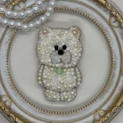 ビーズ刺繍ブローチ　くま　ハンドメイド　緑　推し活のサムネイル