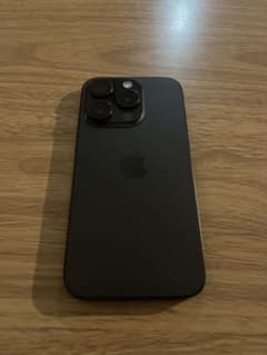 Apple iPhone 15Pro ブラックチタニウムのサムネイル