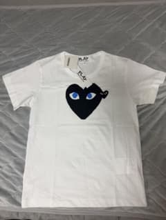 PLAY ハート型目デザイン Tシャツのサムネイル