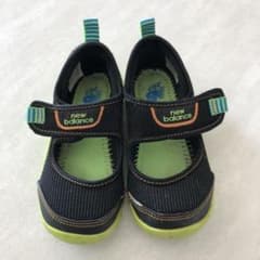 new balance サンダル　水陸両用　スニーカーのサムネイル