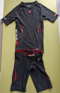 SKINS A200 コンプレッションウェア 上下セット Sサイズ - メルカリ