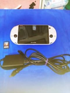 PlayStation®Vita（PCH-2000シリーズ） Wi-Fiモデル…のサムネイル