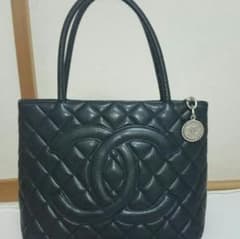 値下げ！CHANEL シャネル キャビアスキン 復刻トートのサムネイル