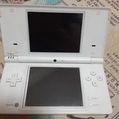 DSi(ホワイト)　箱・説明書付きのサムネイル