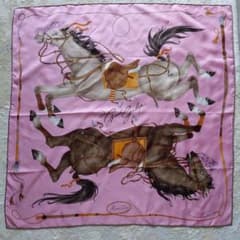 HERMES カレ90 Grand Galop スカーフ2026春夏のサムネイル