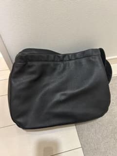 GU  黒 レザー ショルダーバッグのサムネイル