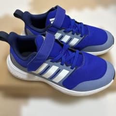 スニーカー　adidas ２１センチのサムネイル