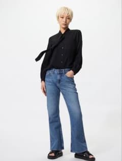 UNIQLO JEANS ブーツカットジーンズ　24のサムネイル