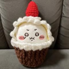 ぬい服 いちごカップケーキ かぎ針編み 編み物 ハンドメイドのサムネイル