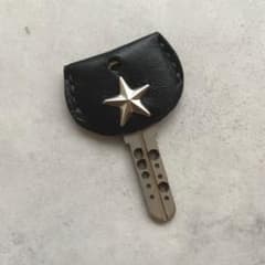 ハンドメイド⭐︎本革キーカバーのサムネイル