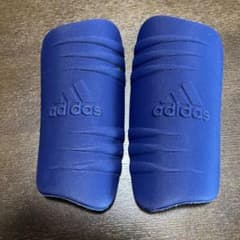 adidas すねあてのサムネイル