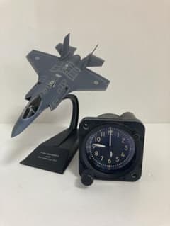 ミニチュア戦闘機とコックピット時計(不動) ミニチュア戦闘機とコックピット時計(不動) - メルカリ