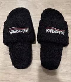 BALENCIAGA ボア サンダル ブラック - メルカリ