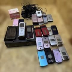 モ*ン様 ガラケー31台まとめ ジャンク レトロ携帯 大量セット ガラケー31台まとめ ジャンク レトロ携帯 大量セット - メルカリ