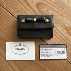 新品同様 PRADA プラダ SAFFIANO リボンモチーフ カードケース 黒のサムネイル