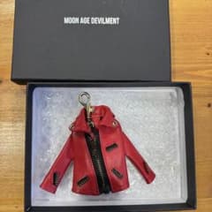 【希少】完売品 赤レザーライダースキーホルダー「MAD」