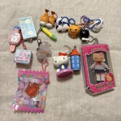 カプセルトイ　ガチャガチャ キーホルダー めじるしアクセサリー まとめ売りのサムネイル