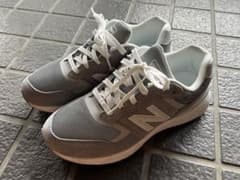 ニューバランス スニーカーのサムネイル