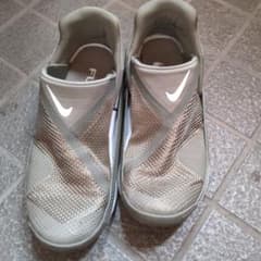 Nike スリッポンスニーカー グレーのサムネイル