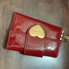 明日処分！グッチ　GUCCI キーケース　赤　かわいい　大特価のサムネイル