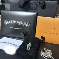 けいちゃん専用CHROME HEARTS タイニーカットアウト クロス けいちゃん専用CHROME HEARTS タイニーカットアウト クロス - メルカリ