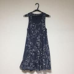H&M シックな花柄ワンピースのサムネイル