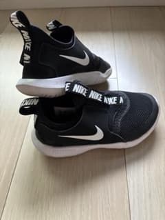 【本日限定お値下げ】Nike スニーカー キッズ　17cm 黒のサムネイル