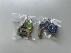 ツイステ ガチャガチャ めじるしアクセサリー イグニハイド寮 ディアソムニア寮のサムネイル