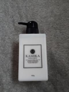カミカ 黒髪クリームシャンプー KAMIKA 400gのサムネイル