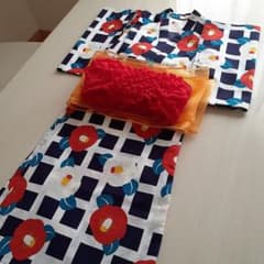 【にゃろめ。様 専用】浴衣　110　椿　セパレート　古典柄のサムネイル