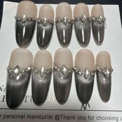 ネイルチップ マグネット グレー ビジュー 華やかMサイズのサムネイル