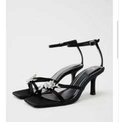 【値下げ】【ZARA】ラインストーン ストラップサンダル ブラックのサムネイル
