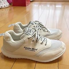 スニーカーのサムネイル