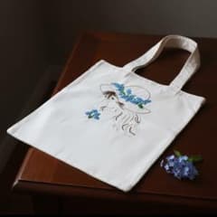 忘れな草の女の子 ✿ 手刺繍トートバッグ