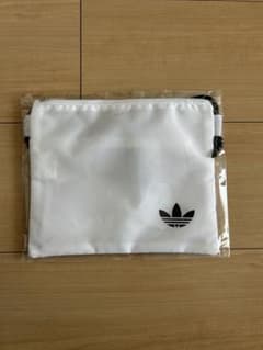 adidas ホワイトポーチ ロゴ入りのサムネイル